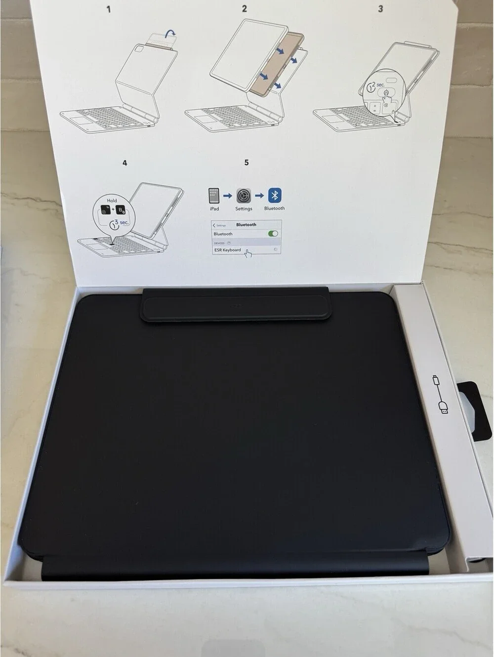 ESR Rebound Series Magnetic Keyboard Case 360 Black for iPad Pro 13